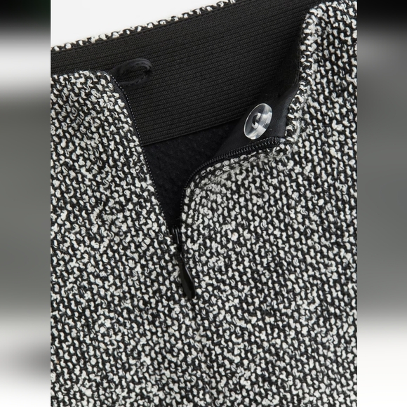 H&M Textured Mini Skirt - Picture 2 of 4